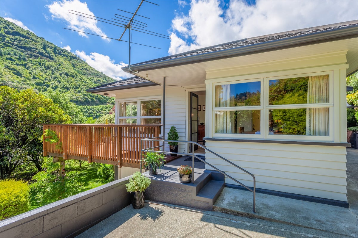 208 Brook Street, The Brook, Nelson - Carousel 2