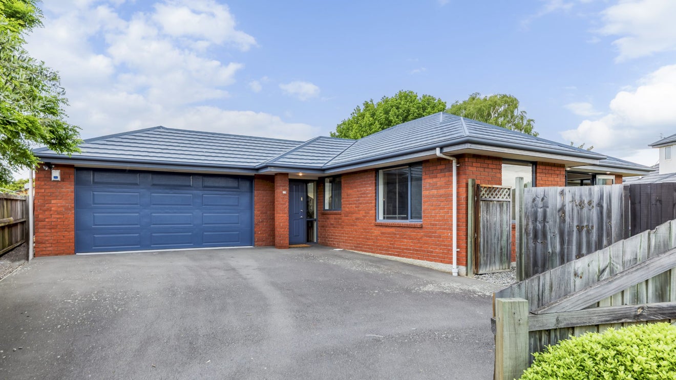11 Cayman Close, Shirley, Christchurch - Carousel 1