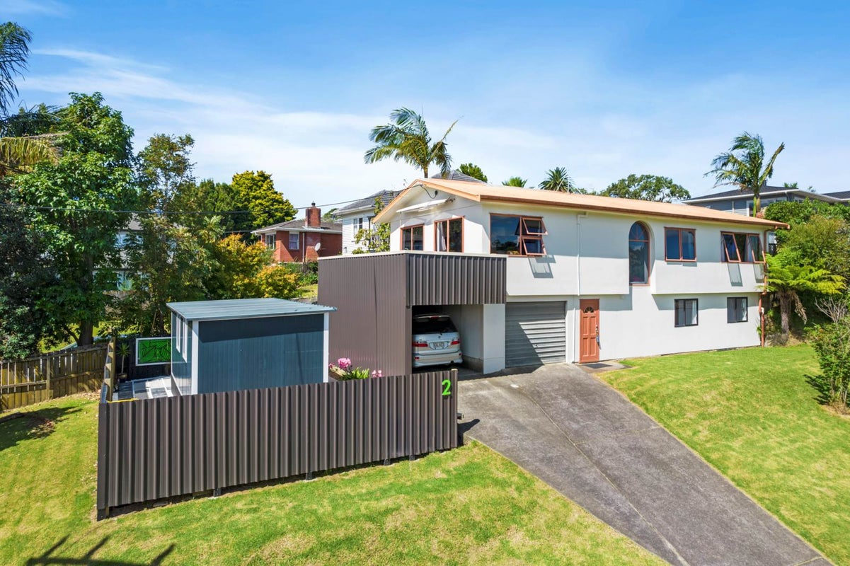 2 Hellyers Street, Birkdale, Auckland - Carousel 1