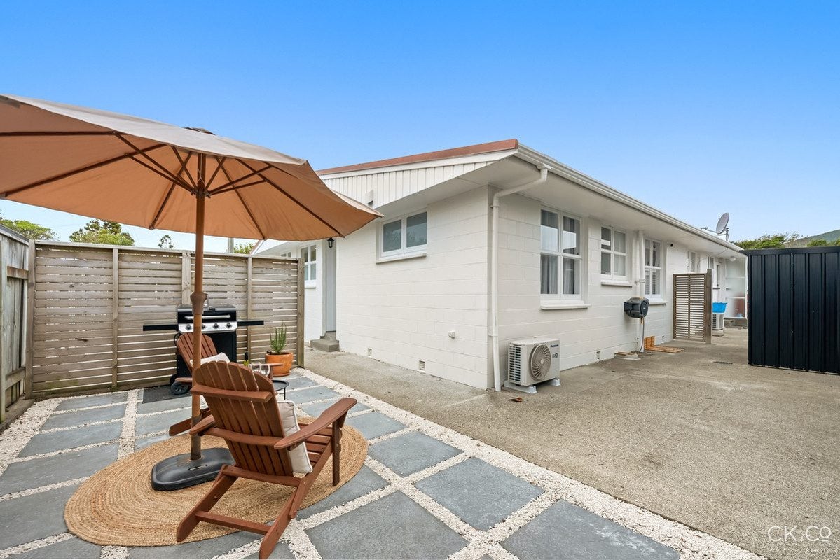 1/1 Saulbrey Grove, Woburn, Lower Hutt - Carousel 1