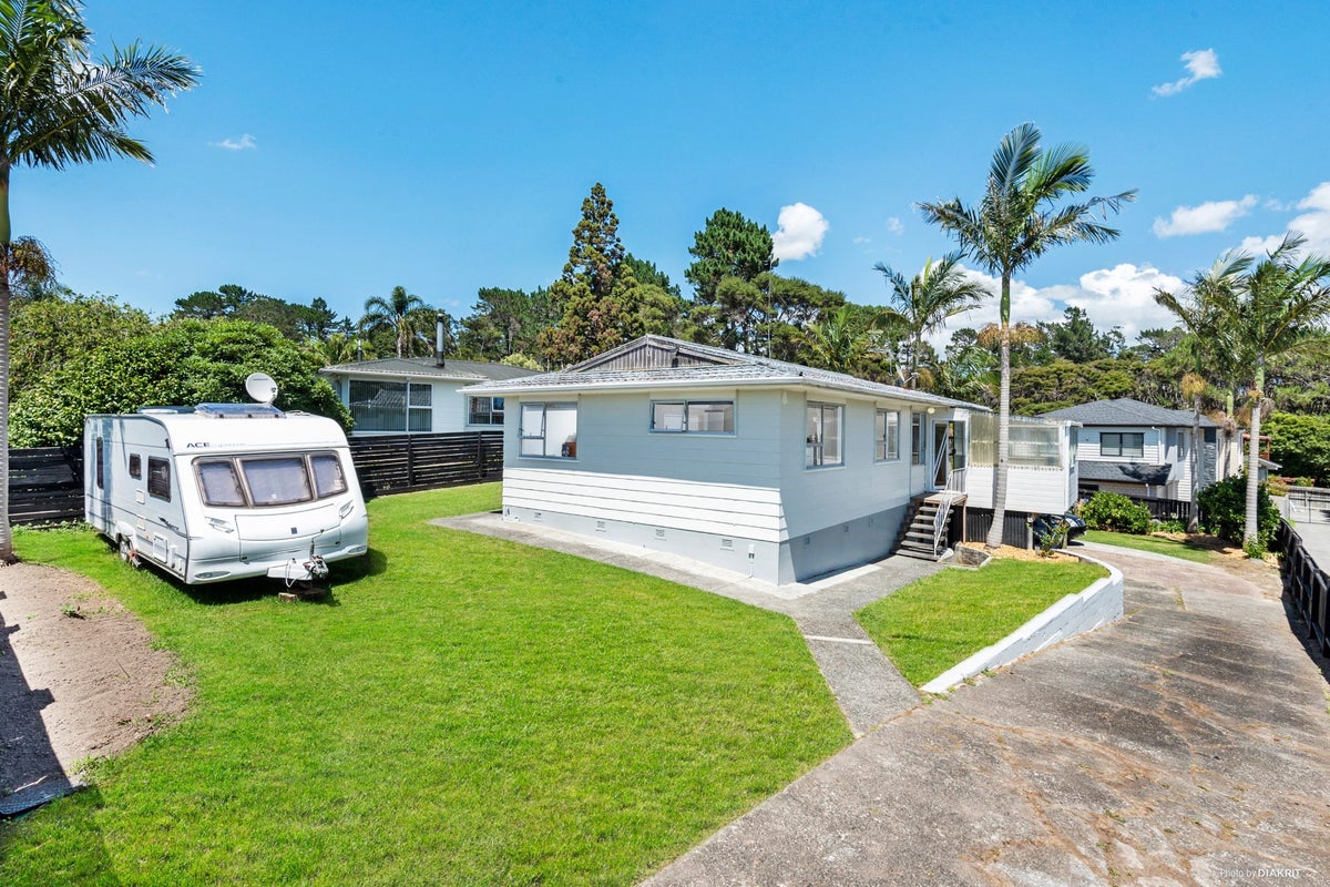 31 Allington Road, Massey, Auckland - Carousel 1