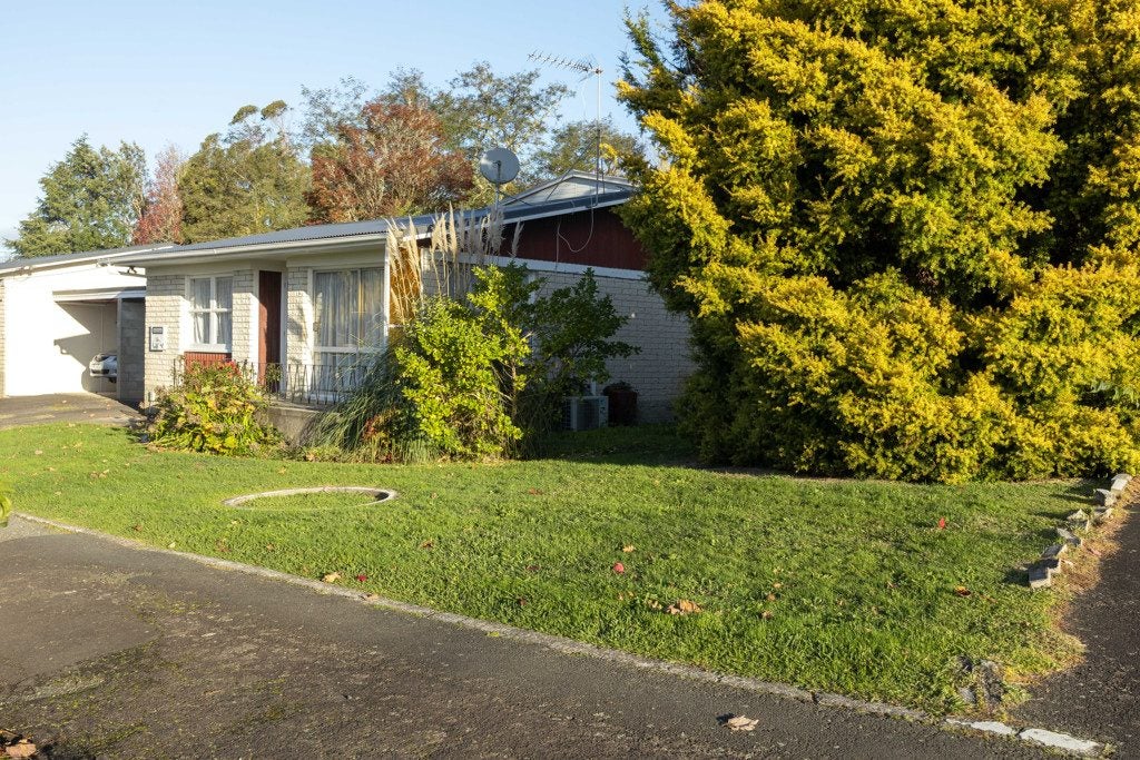 20A Acacia Crescent, Glenview, Hamilton - Carousel 10