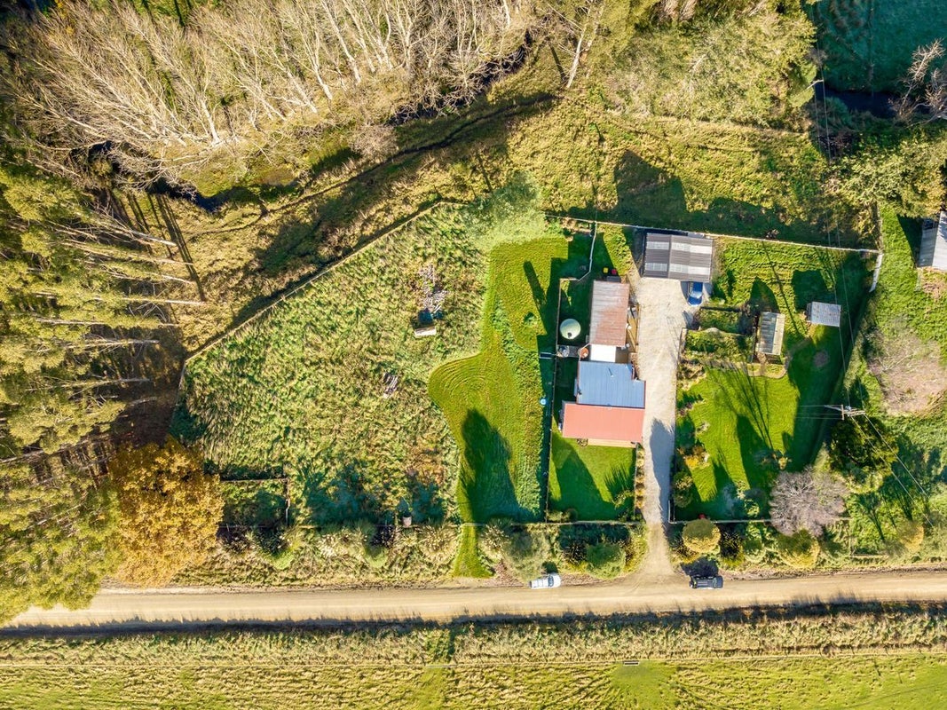 141 Walsh Road, Bushey - Carousel 33