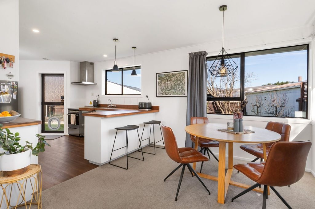 8 Hussar Place, Hoon Hay, Christchurch - Carousel 2