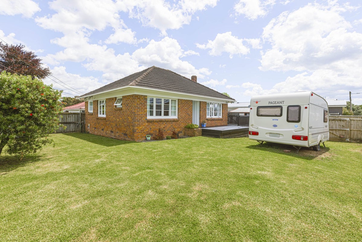 1/17 King Edward Avenue, Papakura, Auckland - Carousel 1