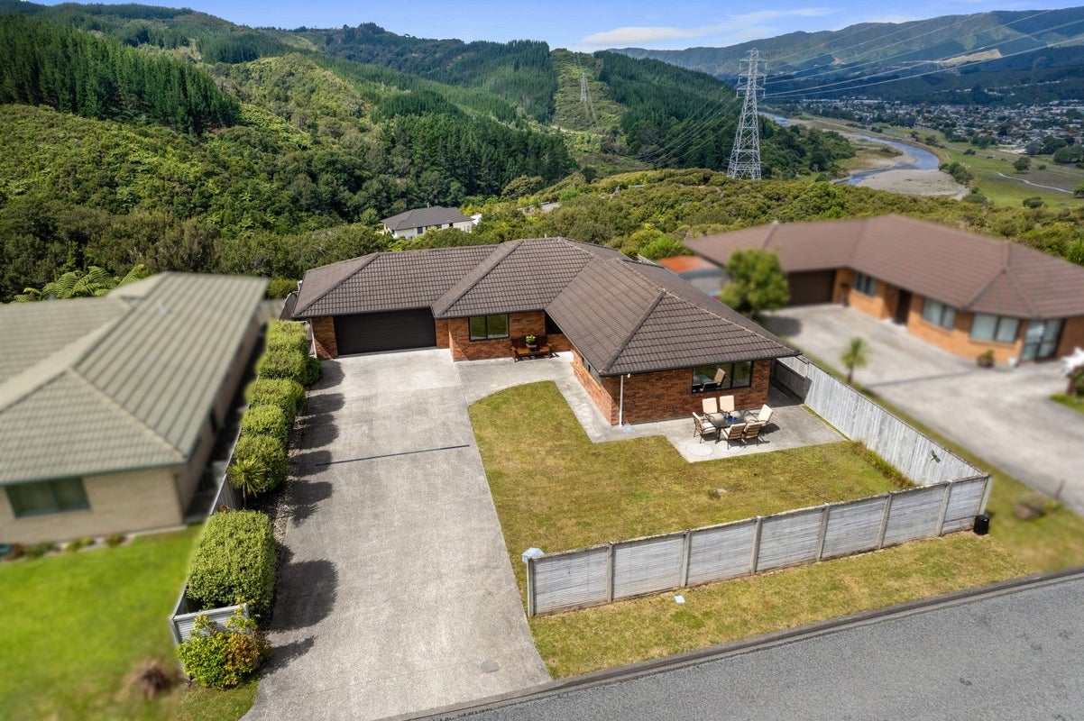 19 Percy Kinsman Crescent, Riverstone Terraces, Upper Hutt - Carousel 1