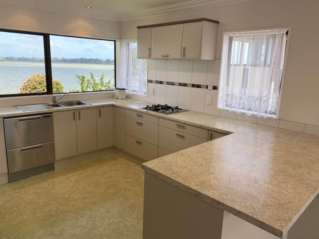 6 Gigi Place, Conifer Grove, Takanini - Carousel 2