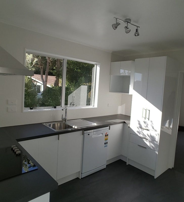 6A Glanmire Road, Newlands, Wellington - Carousel 1