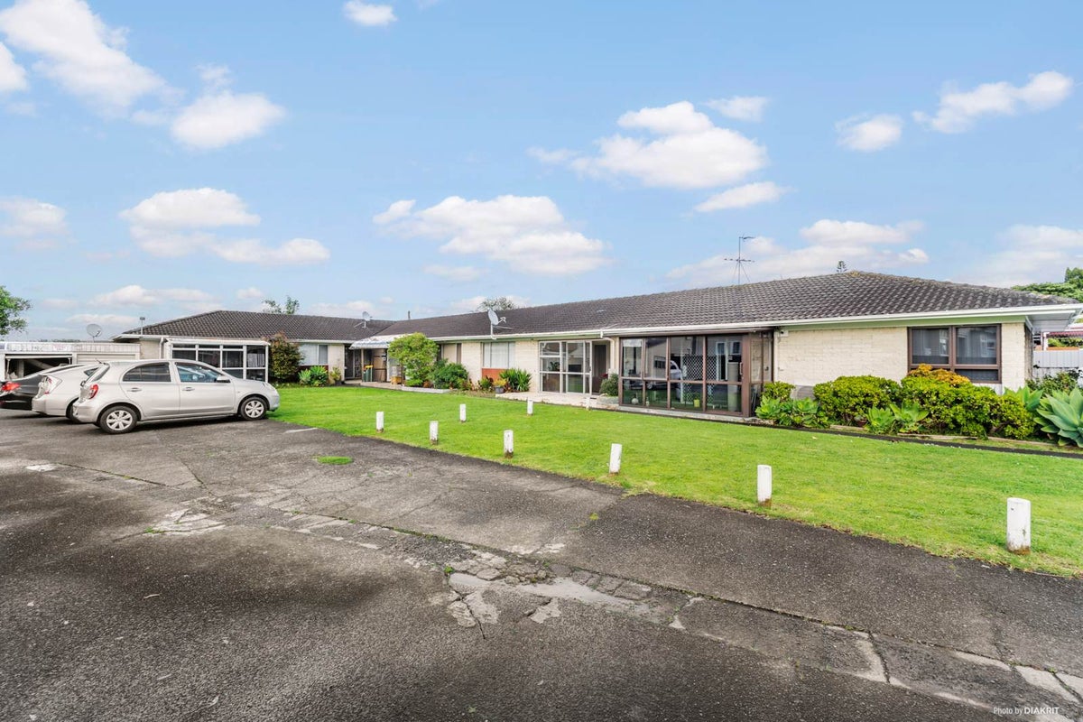 2/117 St George Street, Papatoetoe, Auckland - Carousel 1
