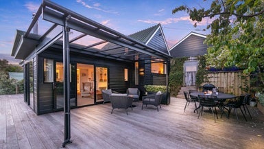 815 East Coast Road, Northcross, Auckland - Carousel 1