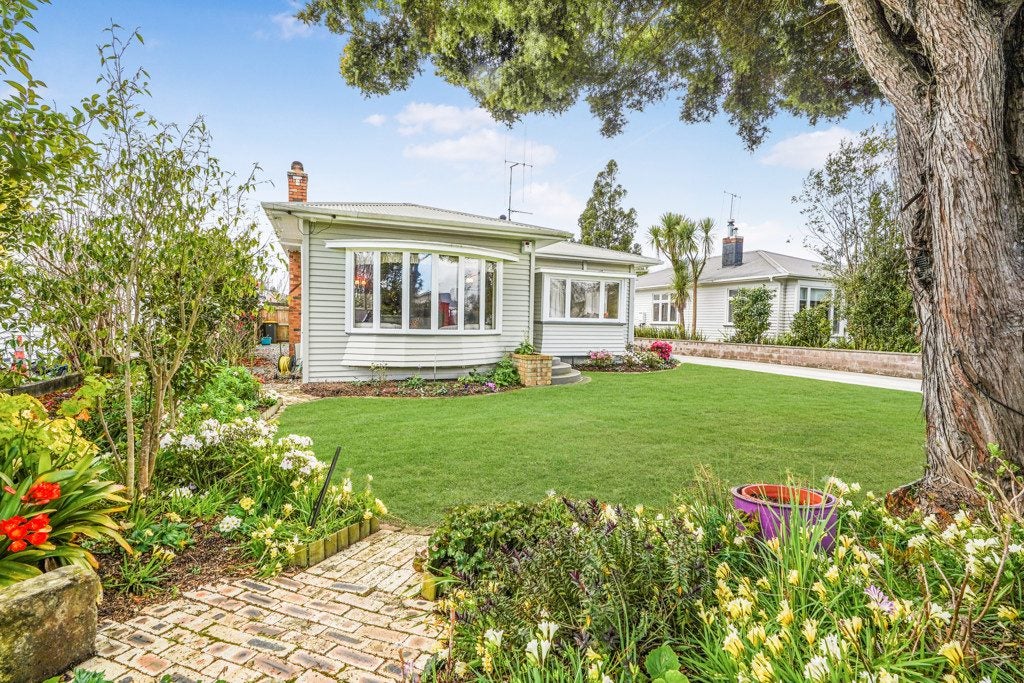11 Gillies Avenue, Claudelands, Hamilton - Carousel 2
