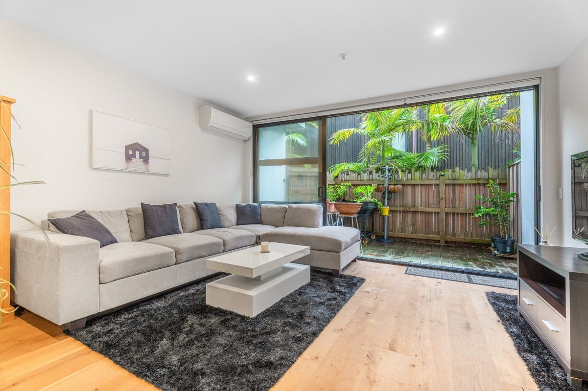 15/6 Waima Street, Grey Lynn, Auckland - Carousel 1