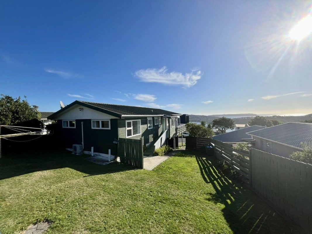 137 Conclusion Street, Ascot Park, Porirua - Carousel 1