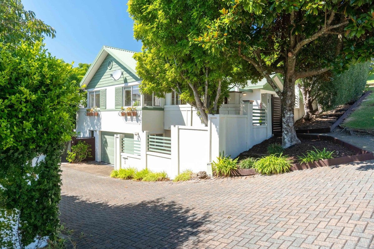 1 Alfred Street, Northcote Point, Auckland - Carousel 1