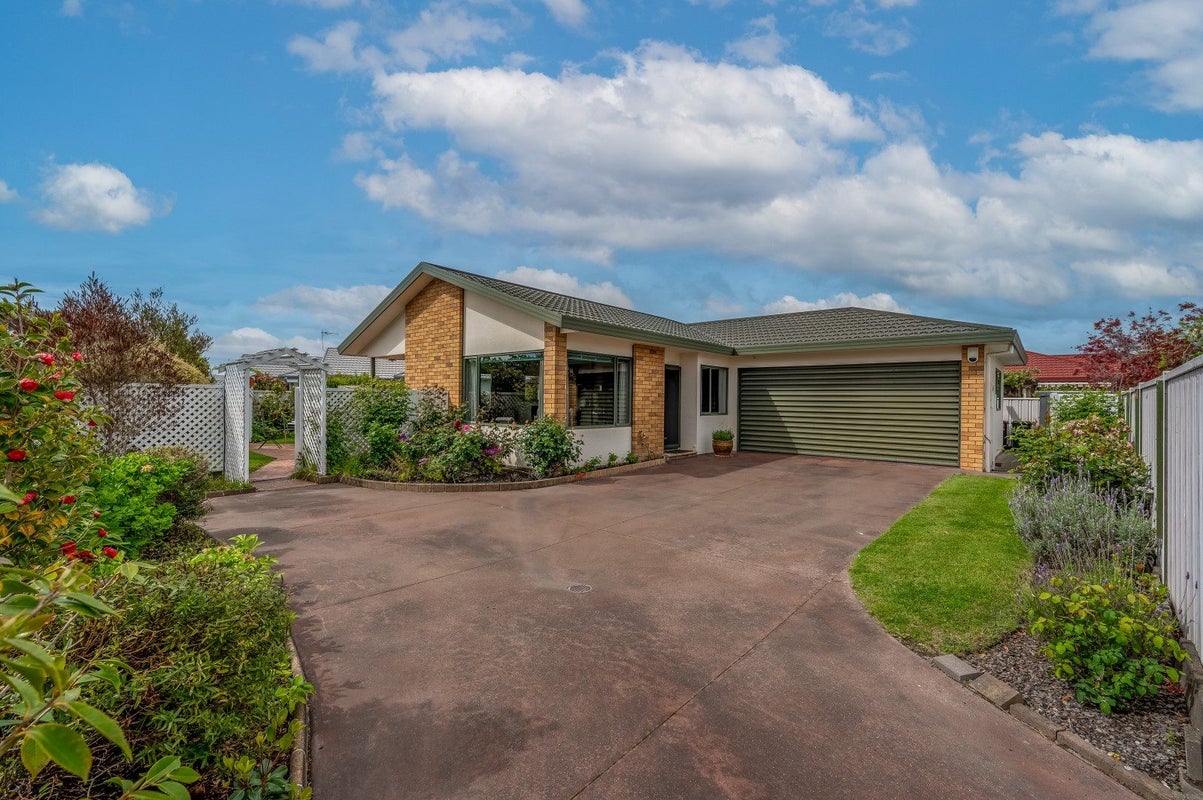 5 Ebury Mews, Taradale, Napier - Carousel 1