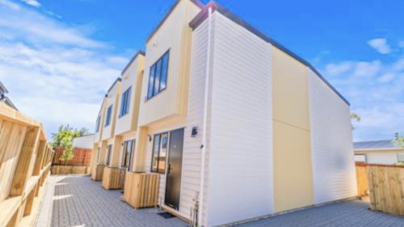 4/15 Normandy Place, Henderson, Auckland - Carousel 1