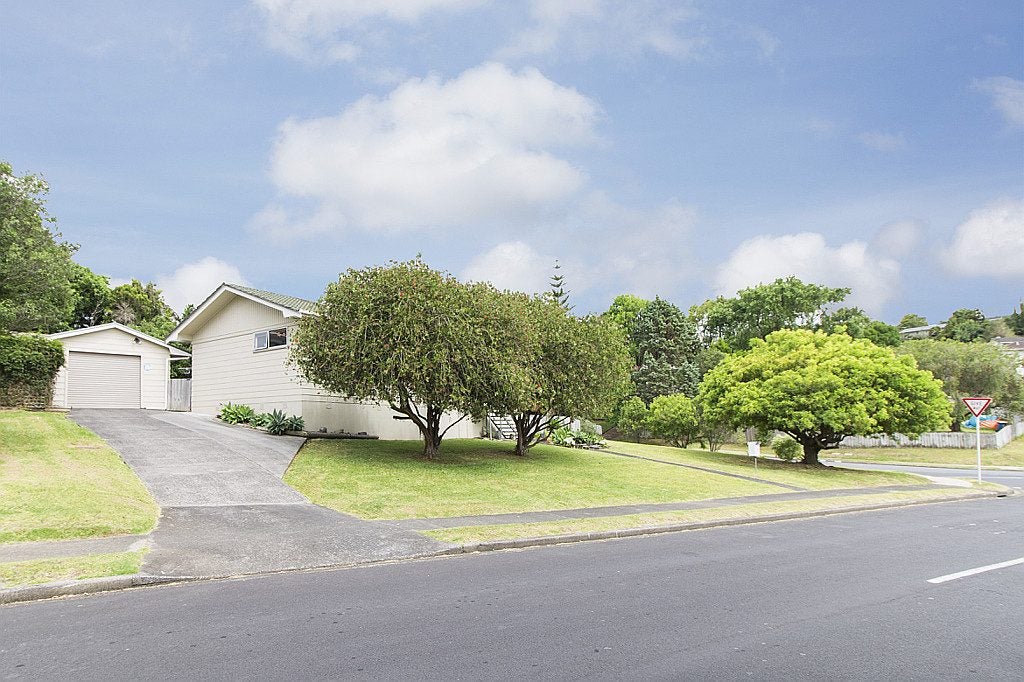 1 Eagleson Street, Northcross, Auckland - Carousel 2