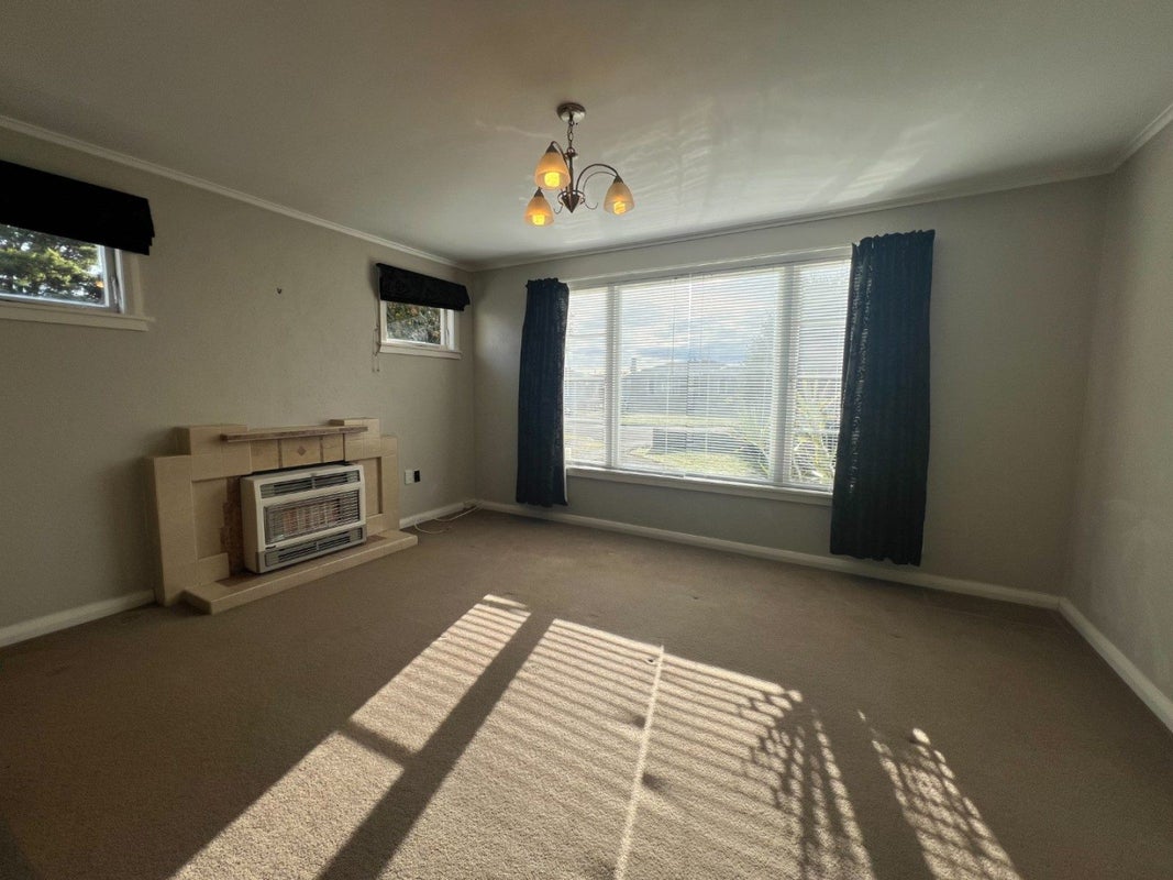 16 Stirling Crescent, Hokowhitu, Palmerston North - Carousel 2