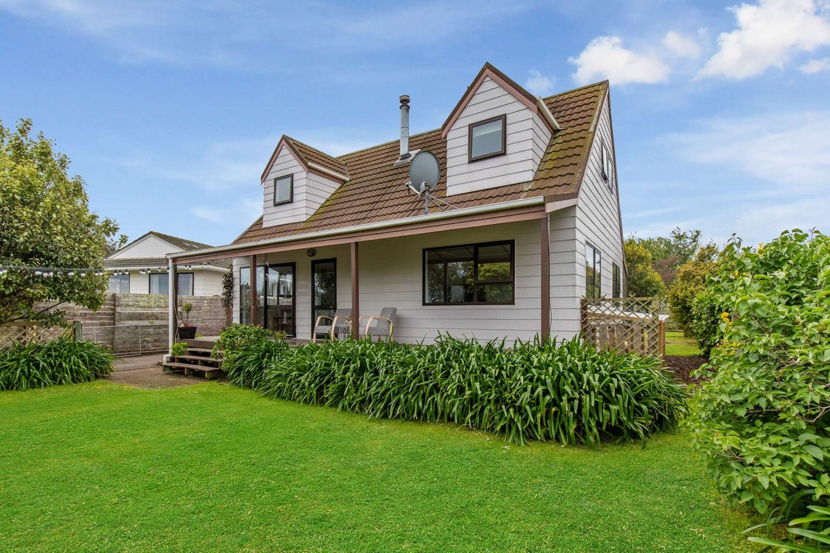 12 Hereford Street, Springvale, Whanganui - Carousel 1