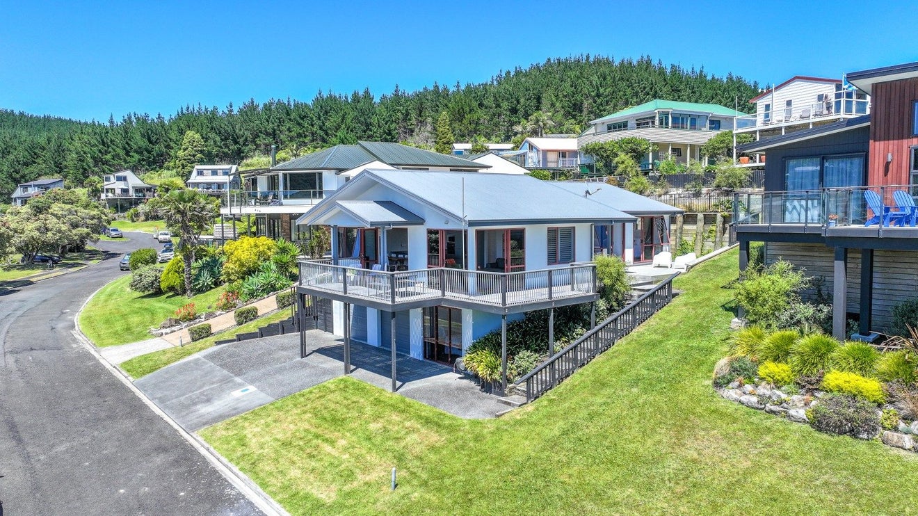 208 Russell Bruce Place, Onemana, Whangamata - Carousel 1