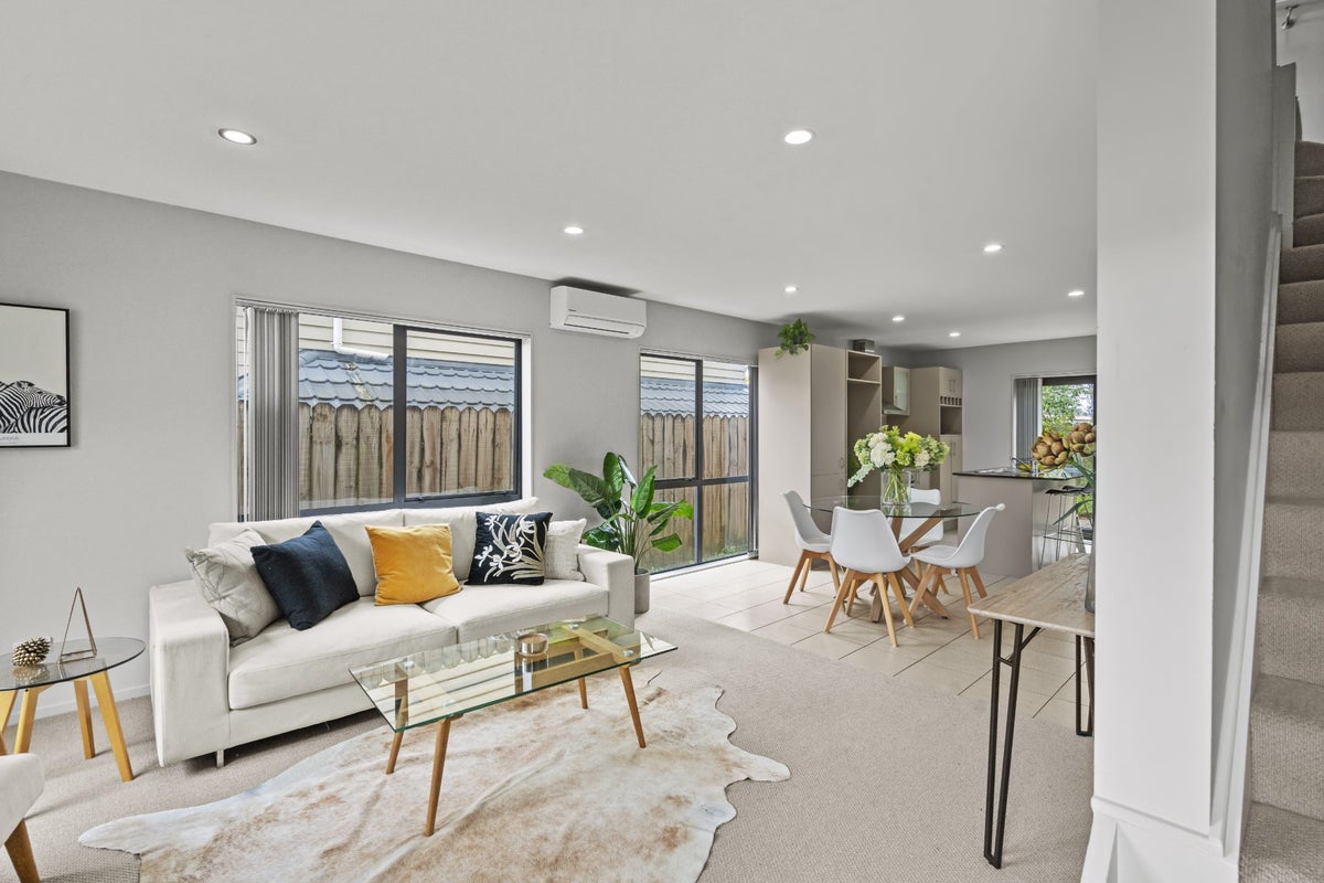 5 Lavender Garden Lane, Oteha, Auckland - Carousel 2