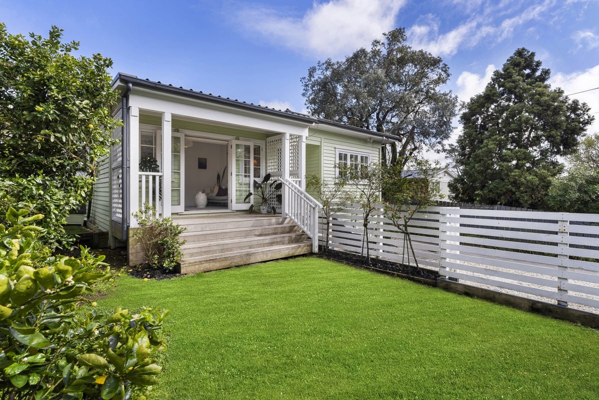 1527 Great North Road, Waterview, Auckland - Carousel 1