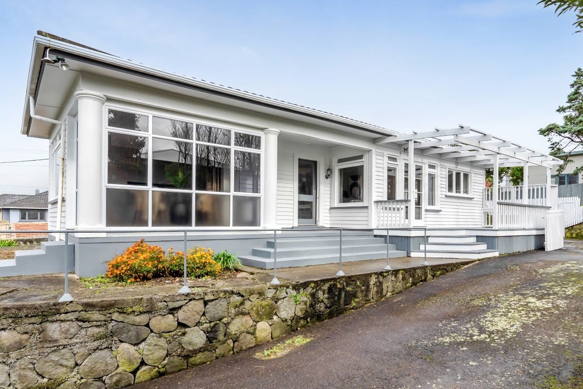 106 Seaview Road, Westown, New Plymouth - Carousel 2
