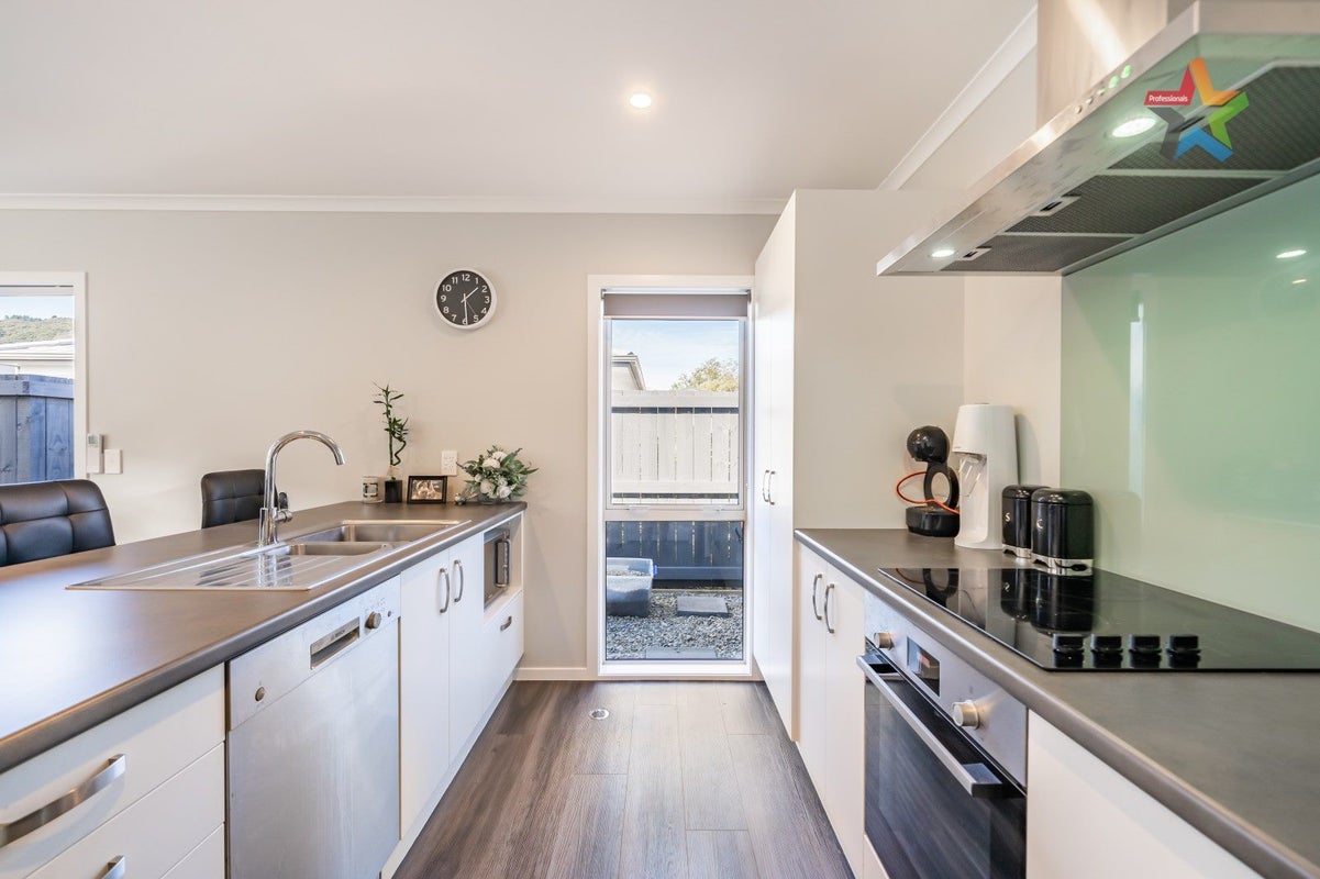 10 Ron Fawcett Way, Wainuiomata, Lower Hutt - Carousel 2