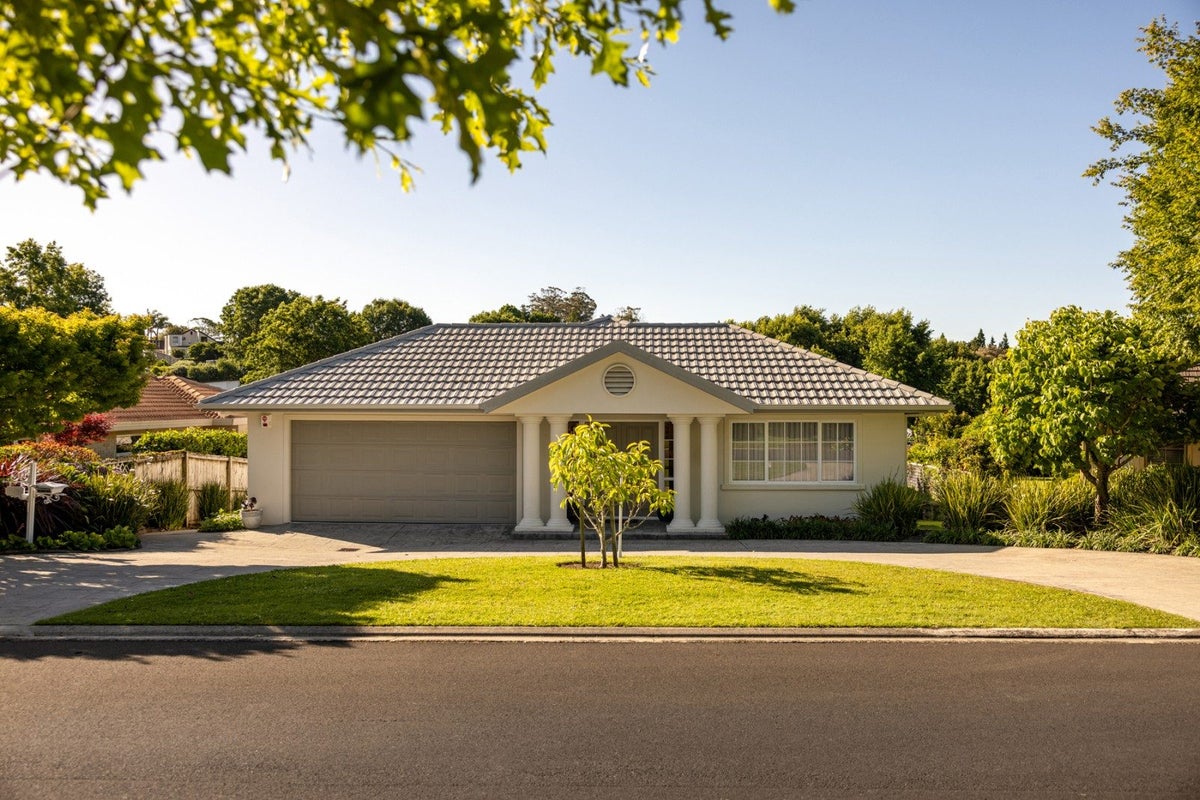 19 Buckingham Place, Bethlehem, Tauranga - Carousel 1