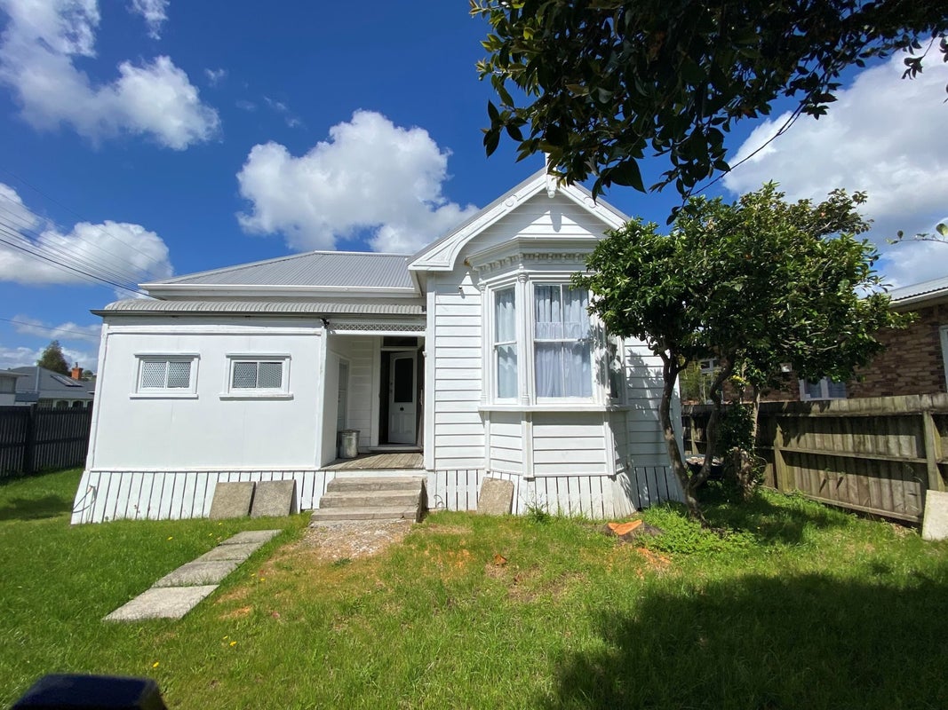 11 Central Avenue, Avenues, Whangarei - Carousel 1