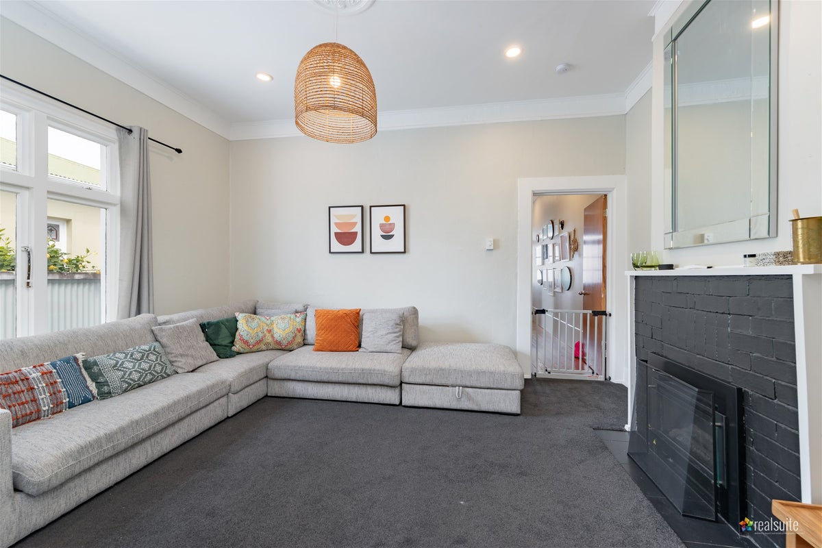 55 Riddlers Crescent, Petone, Lower Hutt - Carousel 2
