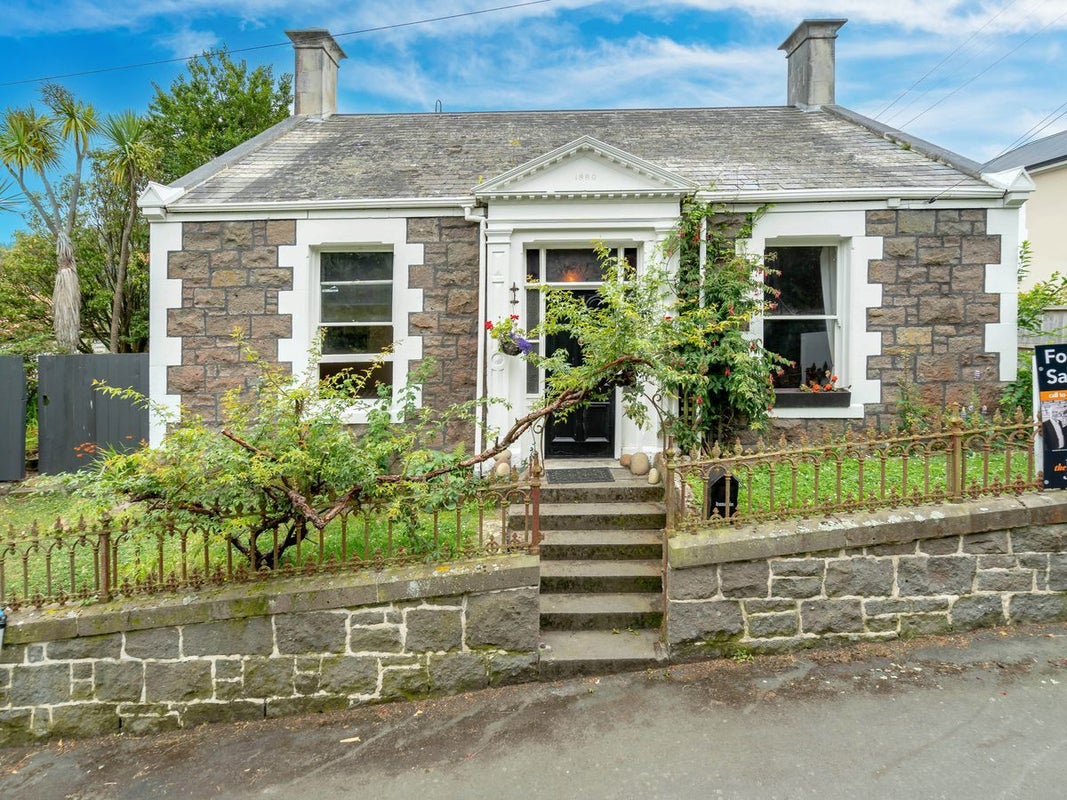 31 Currie Street, Port Chalmers, Dunedin - Carousel 1