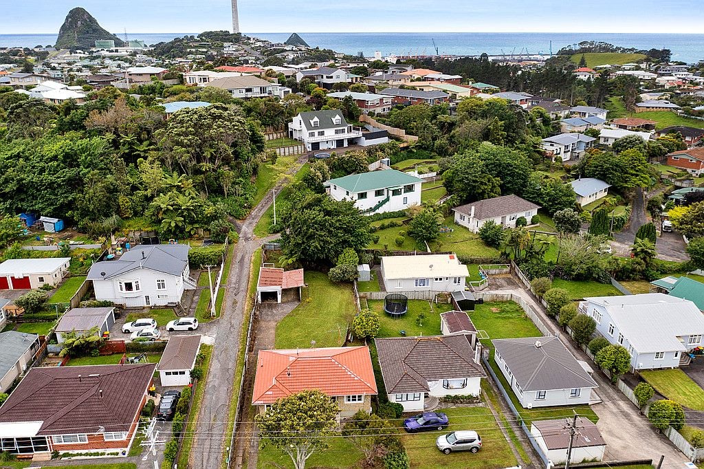 215 Ngamotu Road, Spotswood, New Plymouth - Carousel 23