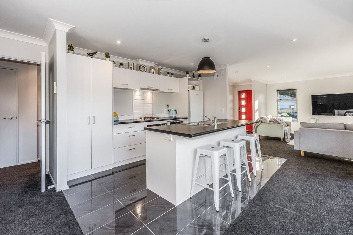 9 Spritsail Place, Whitby, Porirua - Carousel 1