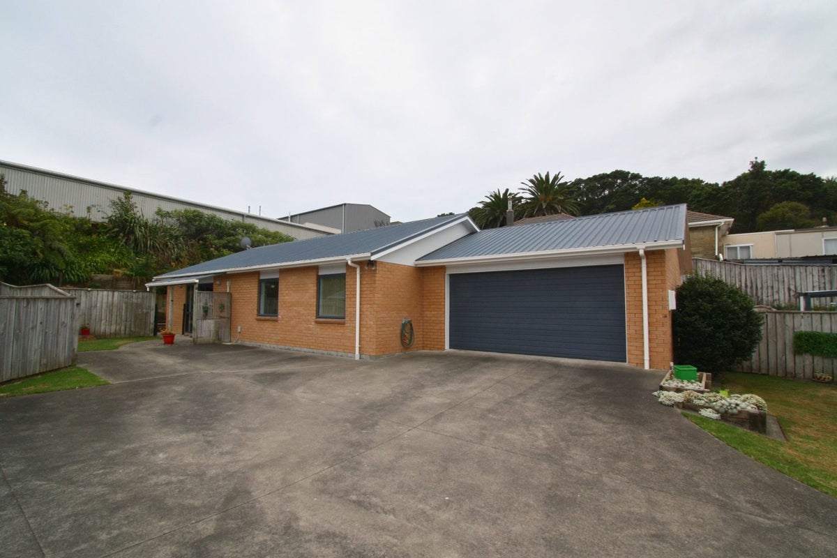 9B Simons Street, Moturoa, New Plymouth - Carousel 2