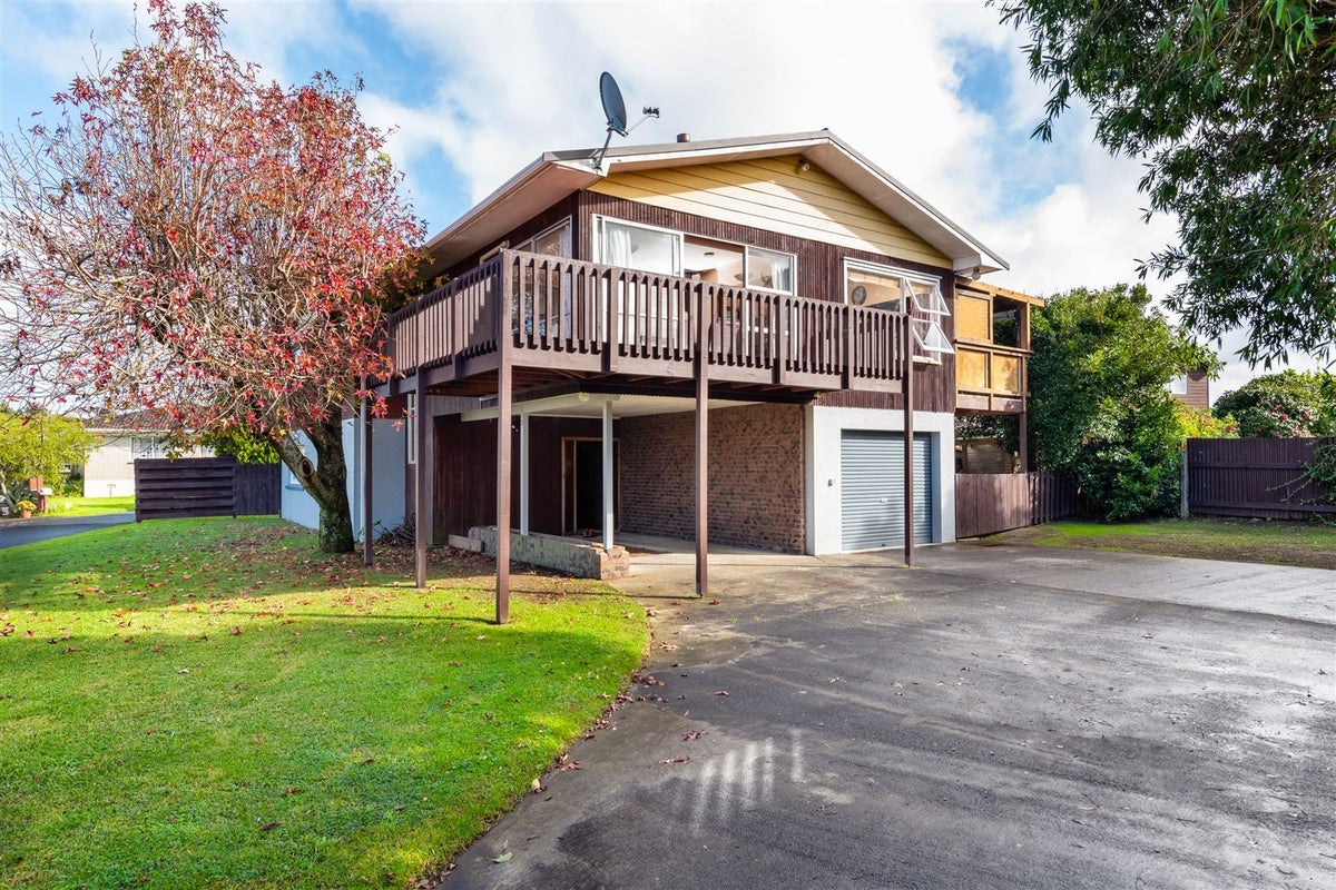 11 Pamela Place, New Lynn, Auckland - Carousel 2