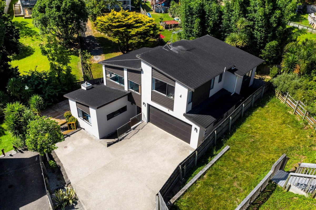 685A Beach Road, Rothesay Bay, Auckland - Carousel 1