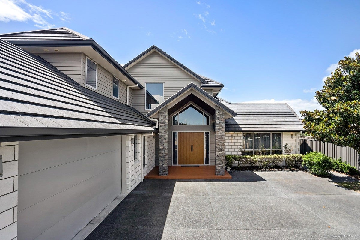 6 Johnnybro Place, Rototuna North, Hamilton - Carousel 1