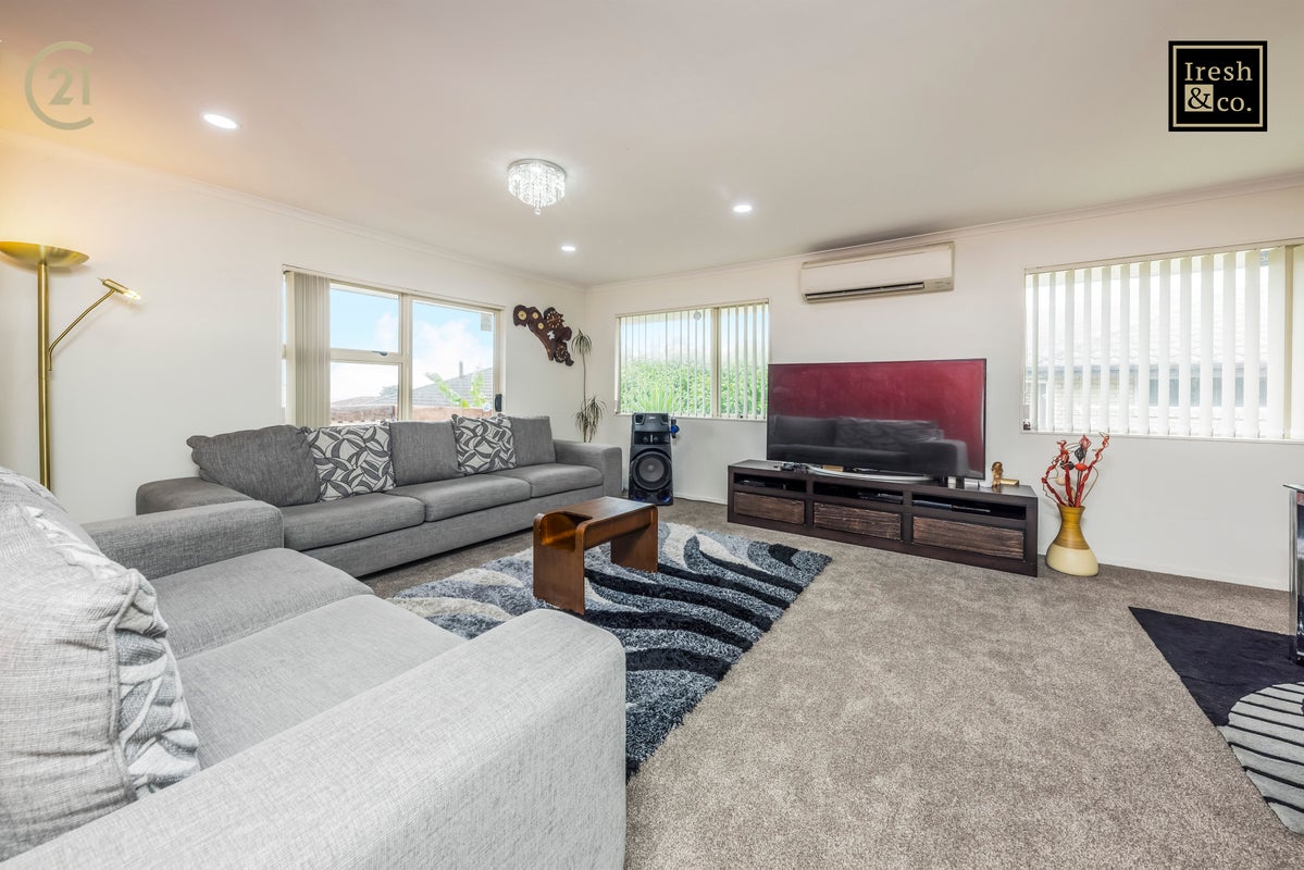 22A Lizzie Lane, Clover Park, Auckland - Carousel 2