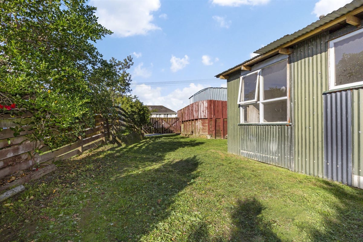 2 Ngahue Crescent, Elsdon, Porirua - Carousel 20