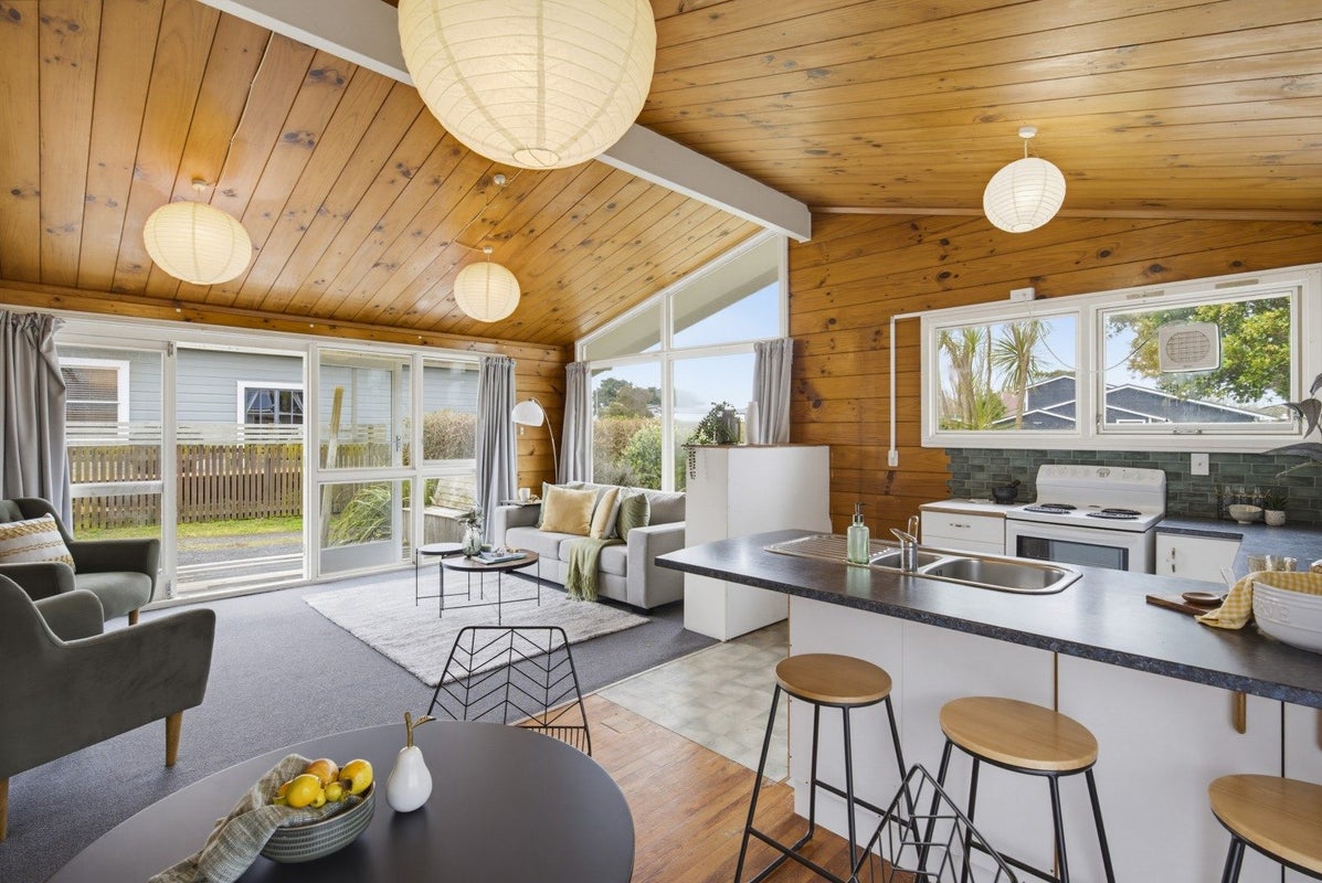 10 Bahama Crescent, Paraparaumu Beach, Paraparaumu - Carousel 2