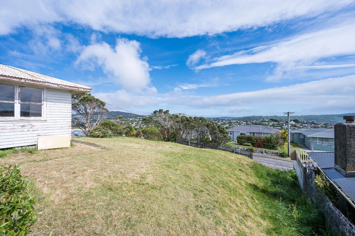 19 Link Road, Newlands, Wellington - Carousel 1