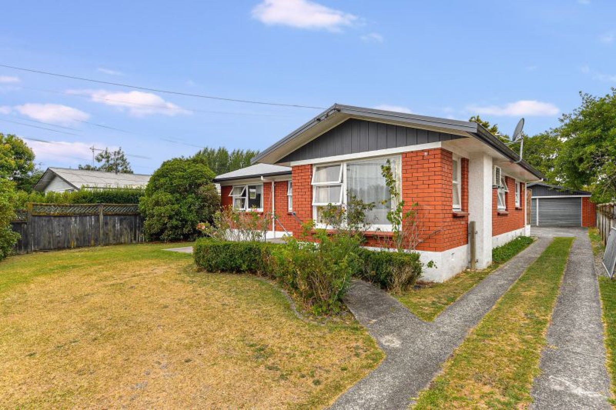 141 Fitzroy Avenue, Fitzroy, Hamilton - Carousel 1