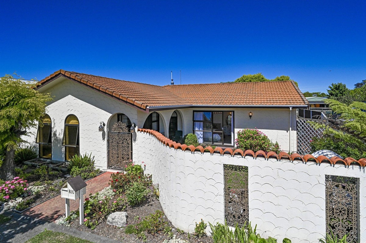 810 Eaton Road, Saint Leonards, Hastings - Carousel 1
