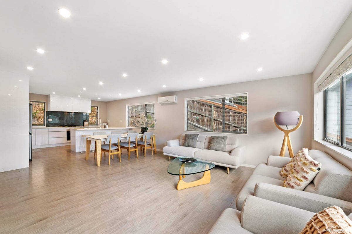 11A Squirrel Lane, Browns Bay, Auckland - Carousel 2