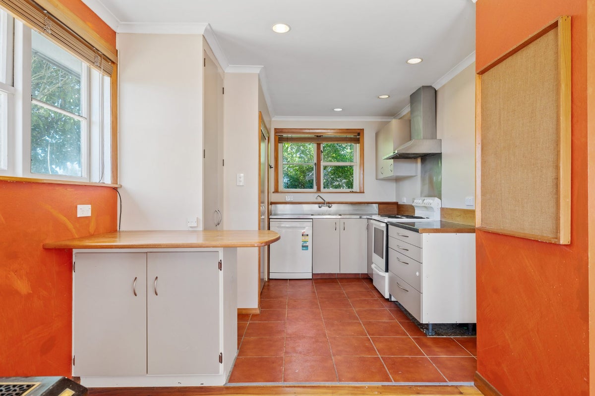 15 Montrose Place, Takaro, Palmerston North - Carousel 2