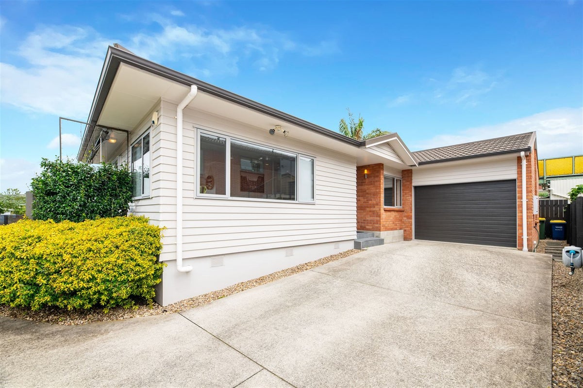 13A Jenelin Road, Glendene, Auckland - Carousel 1