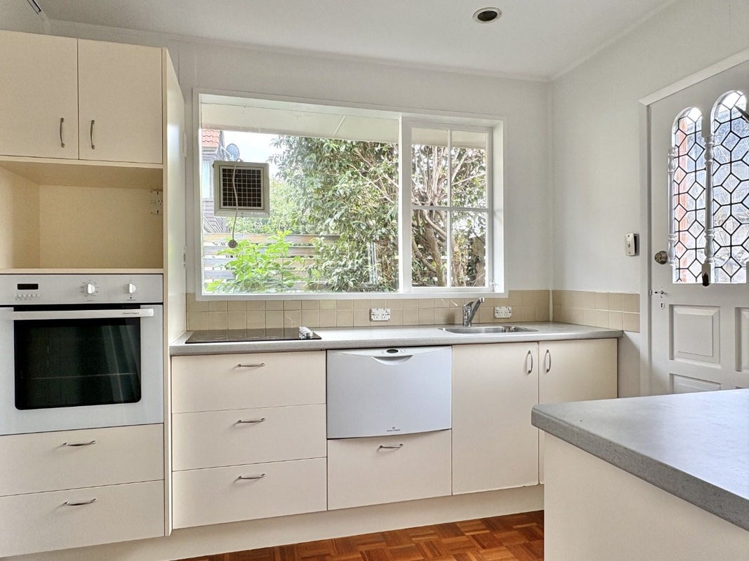 22B Drivers Road, Maori Hill, Dunedin - Carousel 2