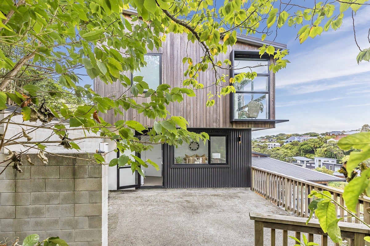 34 Delhi Crescent, Khandallah, Wellington - Carousel 1