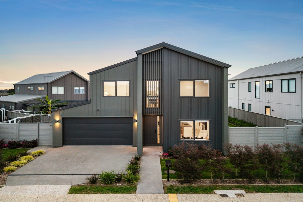 3 Aquamarine Road, Rosehill, Papakura - Carousel 1